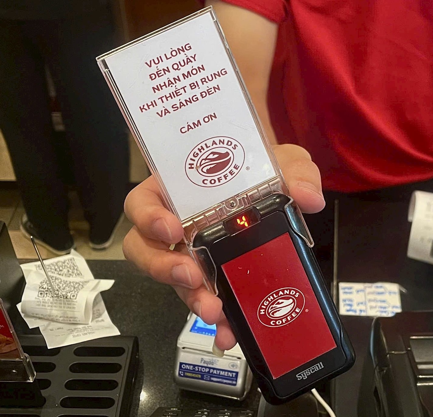 Thẻ rung GP-200R đang được Highlands coffee sử dụng